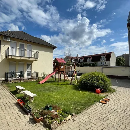 Poolside Appartement
